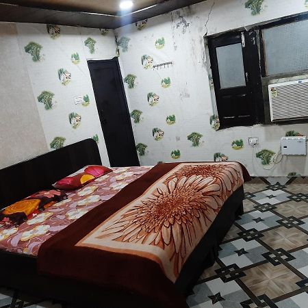 Shri Haridas Dham Матхура Экстерьер фото